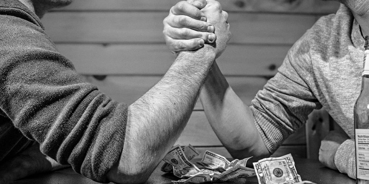 ¿Los hombres no reciclan porque creen que eso los vuelve 'gays'? Esto dice un estudio al respecto
