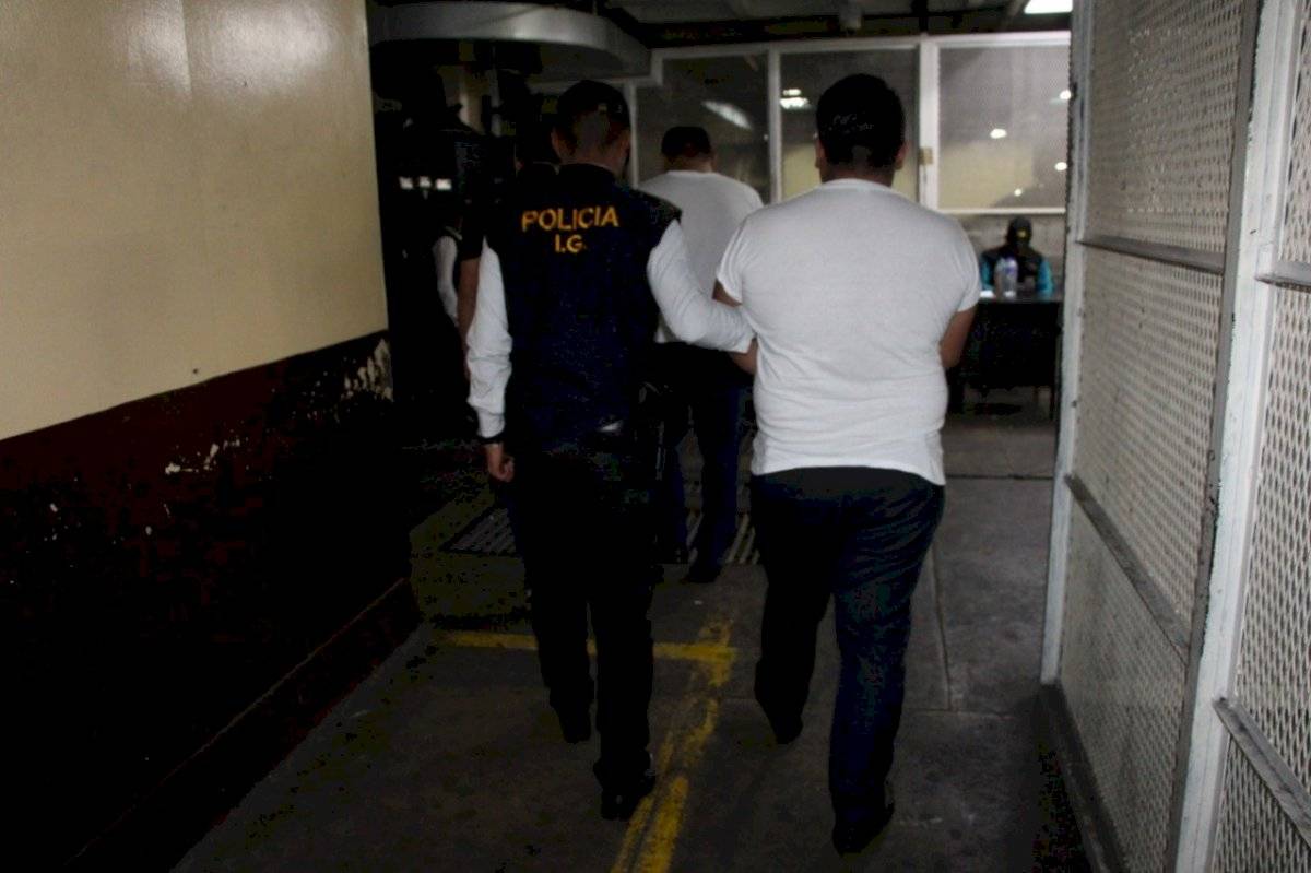 Capturados en el Departamento de Tránsito de la PNC