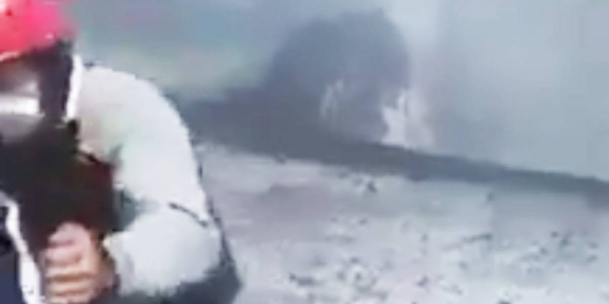 Un grupo de alpinistas es captado explorando el cráter del Popocatépetl