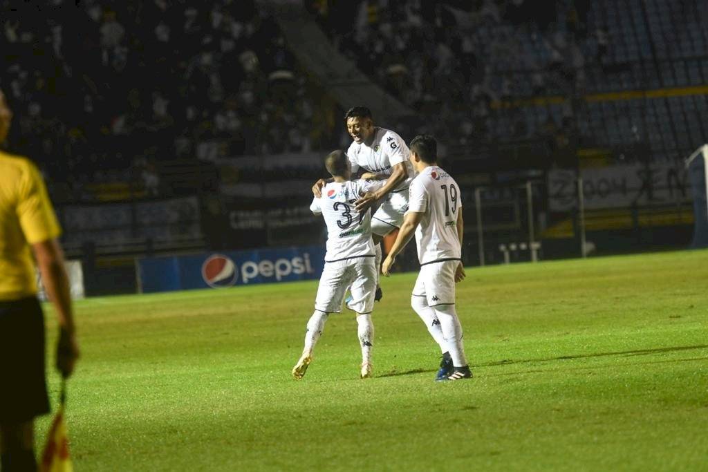 Cremas golean a Malacateco