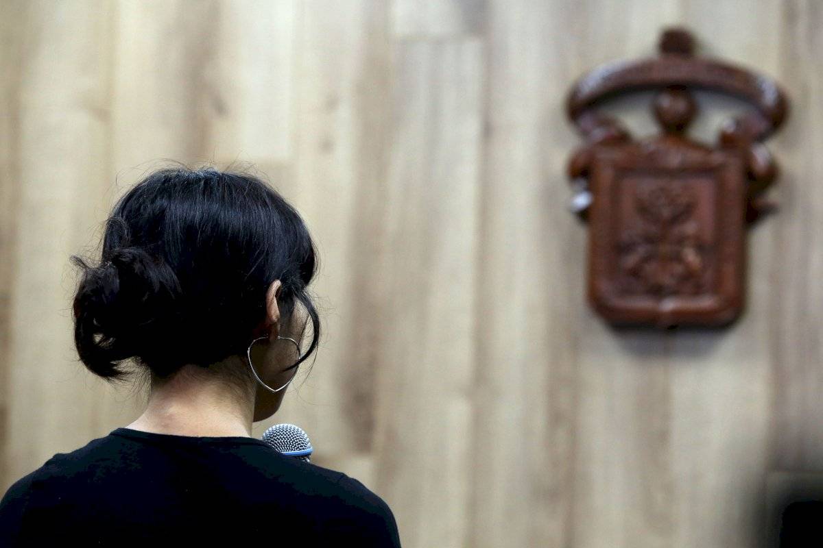 Protesta de estudiantes de la UdeG por intento de abuso sexual a alumna de preparatoria