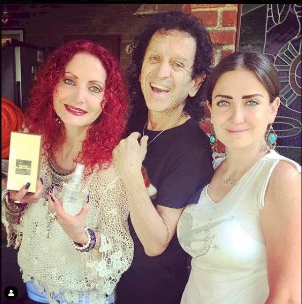 Celia Lora y sus papás
