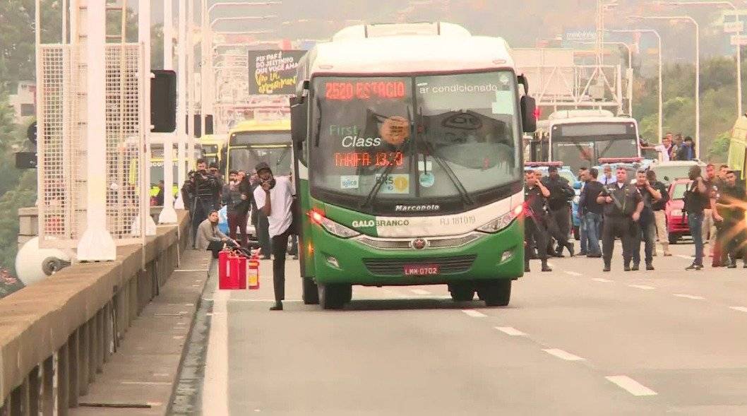 Francotiradores abatieron a secuestrador de bus en Brasil