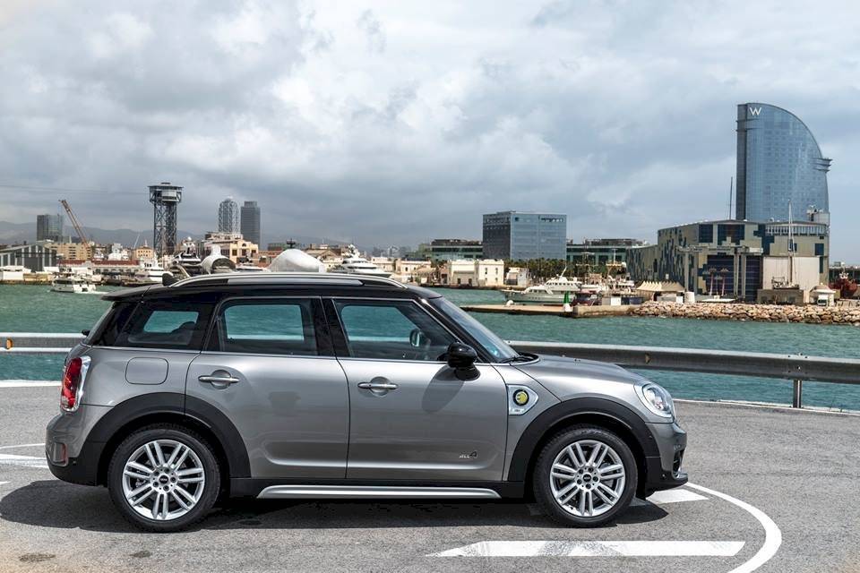 minicountrymanph-e4c705db930ea6291775b64bf1f1489f.jpg