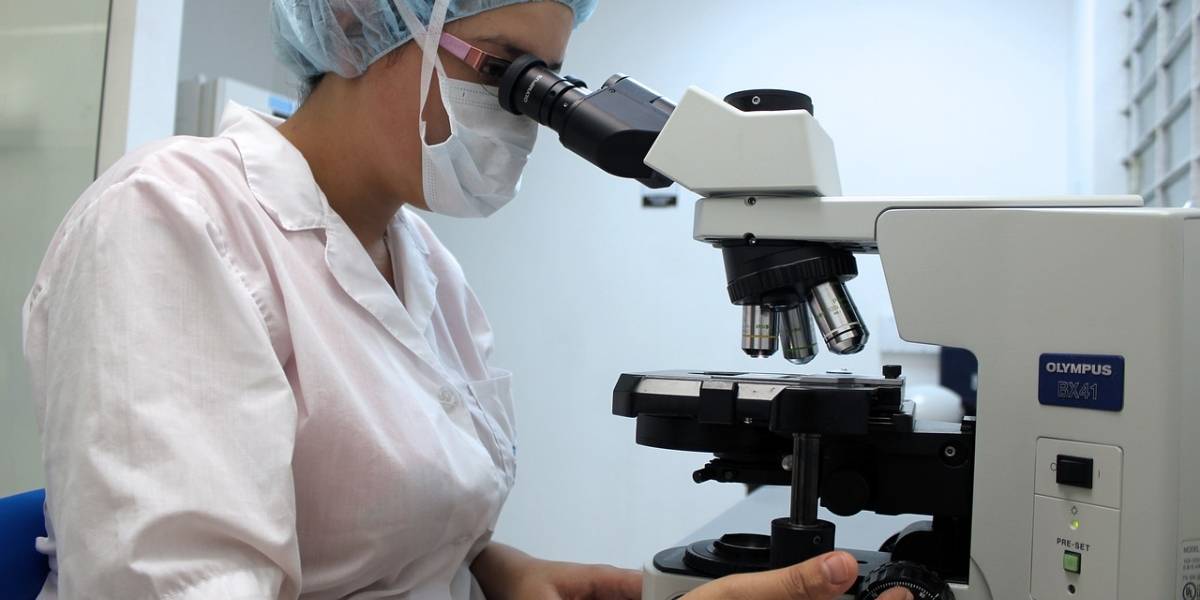 Investigan que la exposición permanente al semen podría crear resistencia al virus del VIH