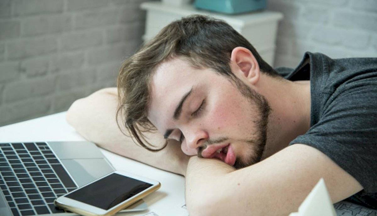 dormir mantenerse despierto