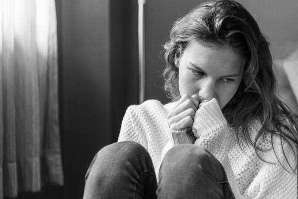 causar micción frecuente en hombres