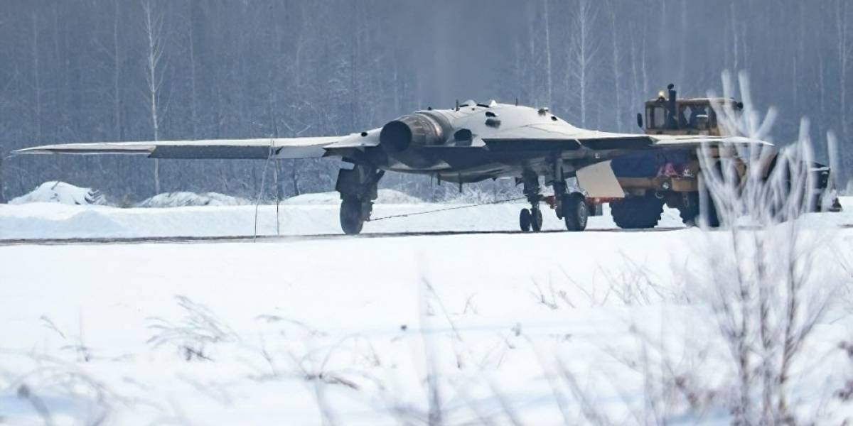Rusia revela el diseño del dron de ataque S-70 Ojotnik