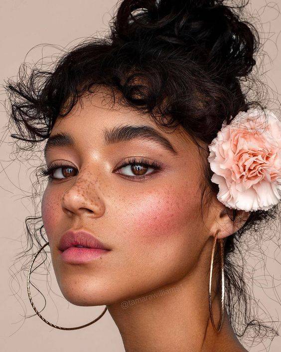 Maquillaje en tonos rosas Maquillaje en tonos rosas