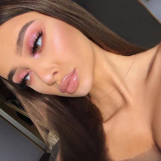 Maquillaje en tonos rosas Maquillaje en tonos rosas