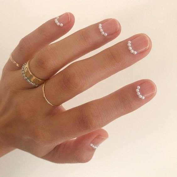 uñas con perlas