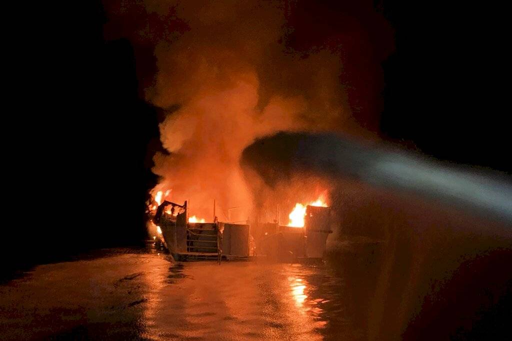 Incendio de embarcación en California