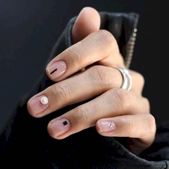 uñas con perlas