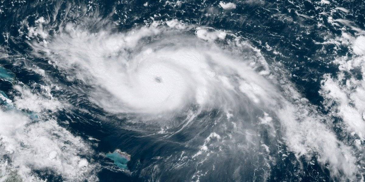 Imperdible: Video capta la tormenta eléctrica al interior del Huracán Dorian