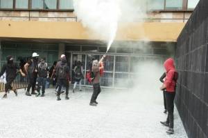 Encapuchados vandalizan instalaciones de la UNAM