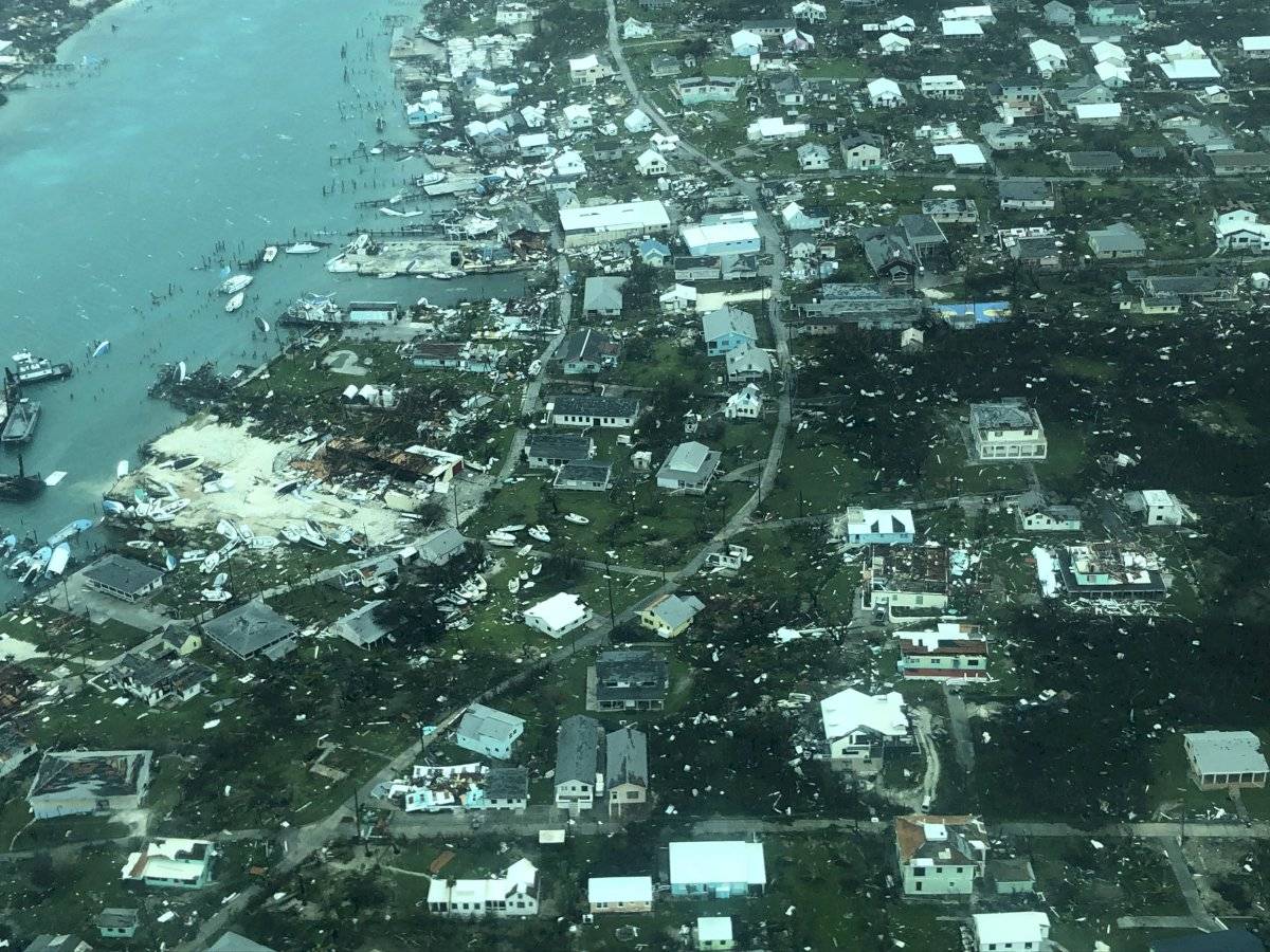 Una imagen aérea proporcionada por Medic Corps muestra la destrucción provocada por el huracán Dorian en Cayo Man-o-War, Bahamas, el martes 3 de septiembre de 2019.