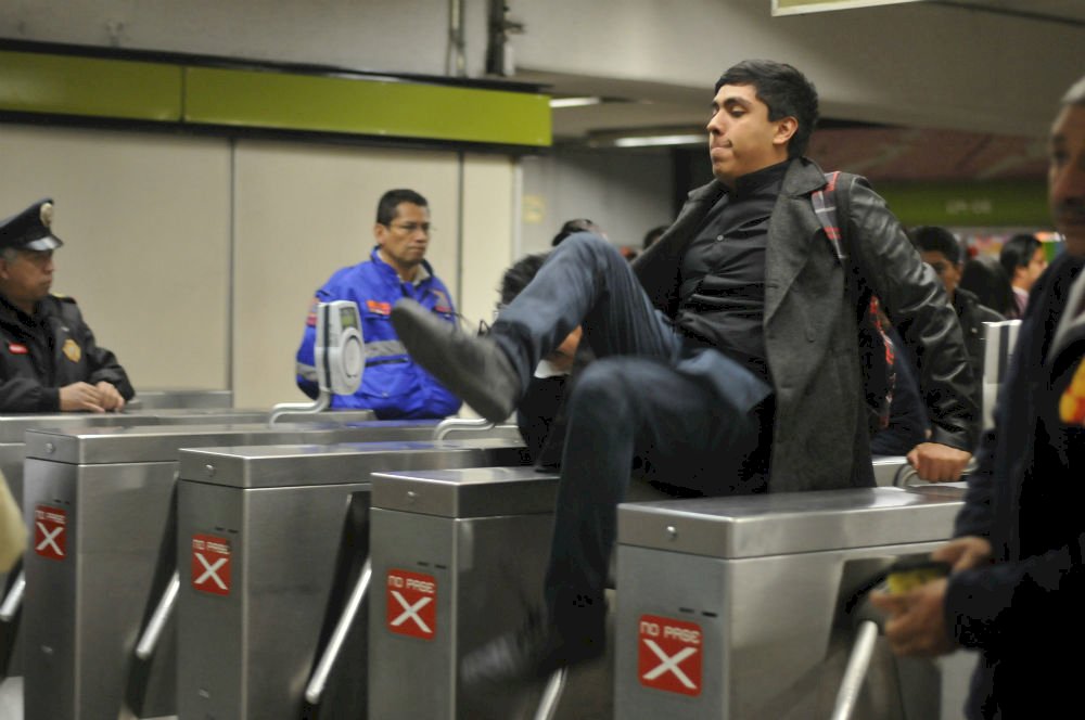 Protestas contra el incremento en la tarifa del Metro