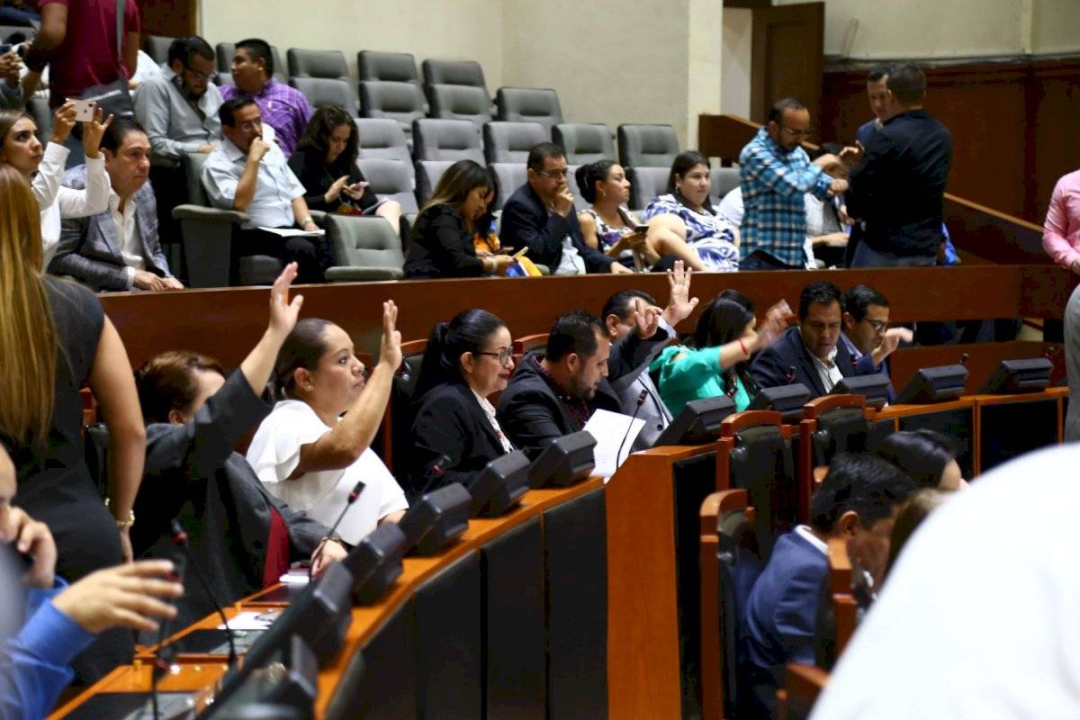 Diputados locales entrampan el proceso para una nueva Constitución para Jalisco