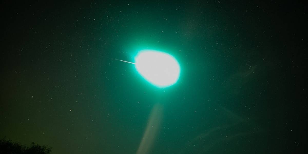 El misterio tras la gigantesca bola verde que atravesó los cielos en Canadá