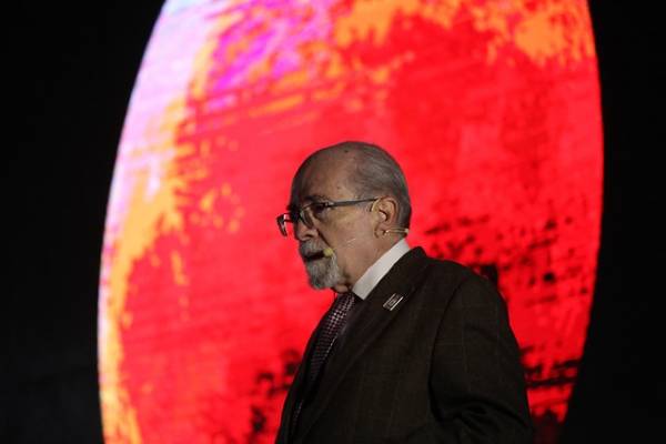 José Maza fue elegido el "chileno del año" por votación popular: Mon Laferte fue otra de las ganadoras