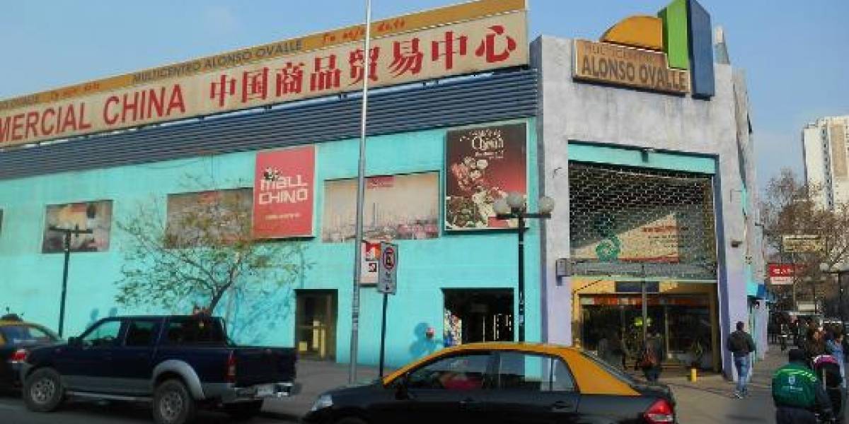 PDI incauta dispositivos ilegales para detectar señales satelitales en Mall Chino de Santiago