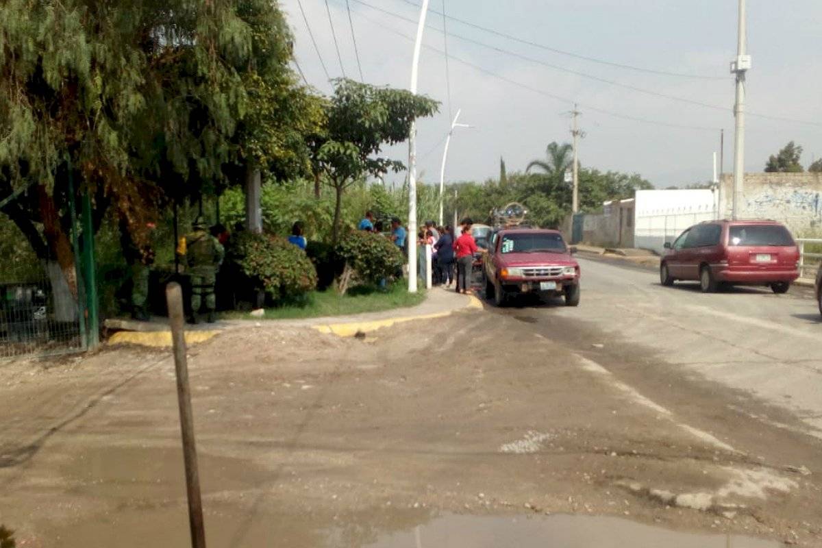 Bomberos buscan a hombre que cayó en un arroyo en Tlajomulco