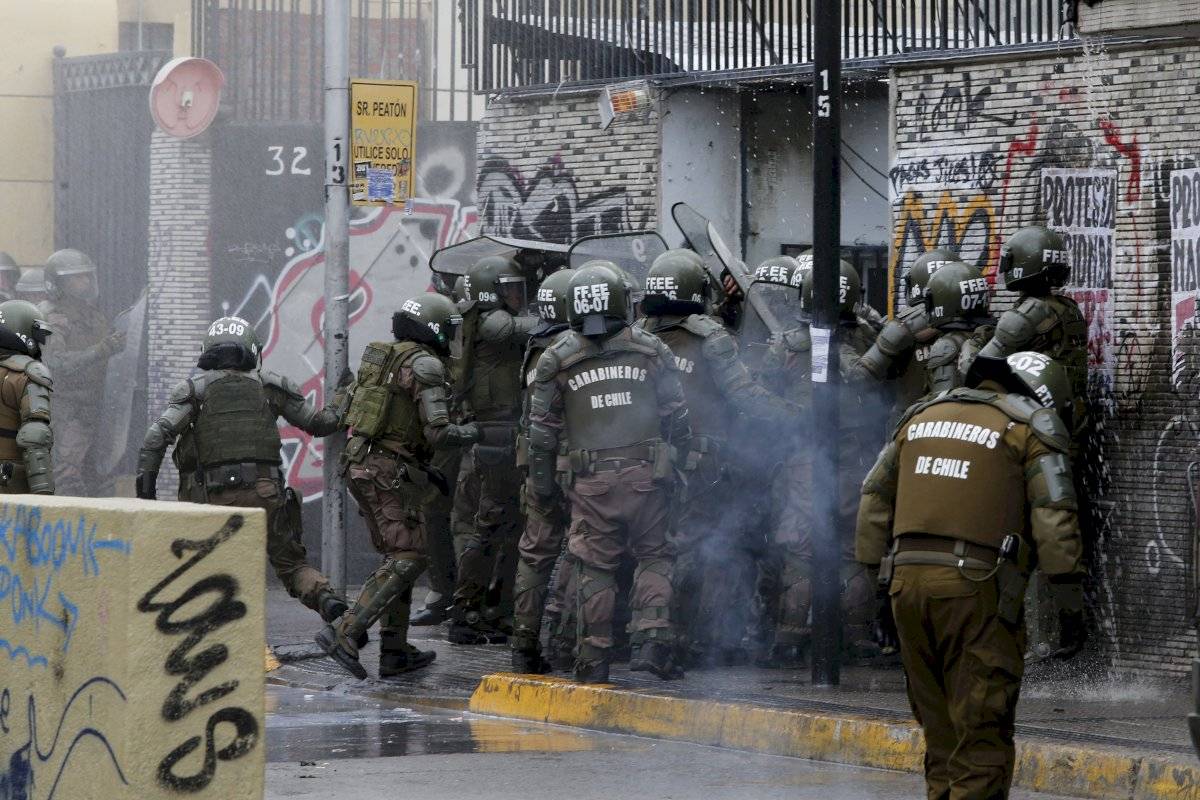 Carabineros en Instituto Nacional