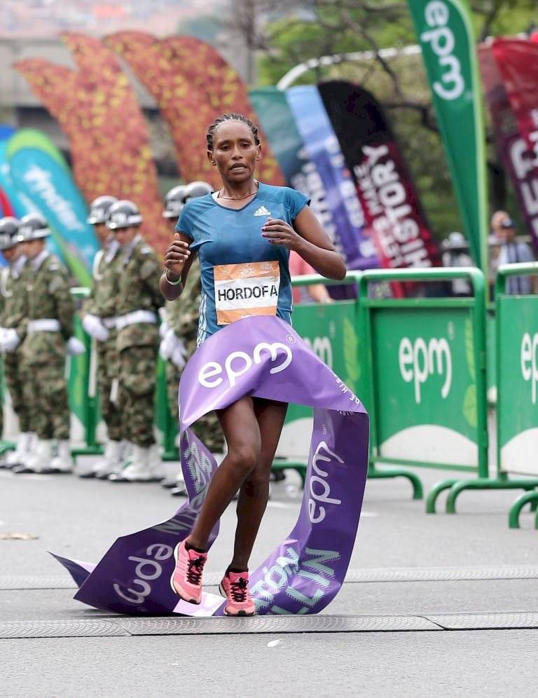 Ayely Abebe Hordofa primera en los 42K