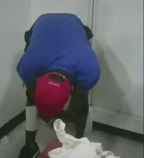 Hombre intentó viajar con droga amarrada con cinta a sus piernas