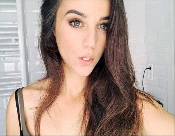 Claudia Salas interpreta a Rebeca en Netflix