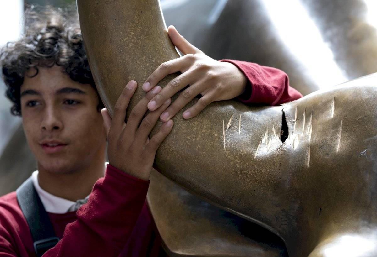 Lo detienen por dañar el toro de Wall Street