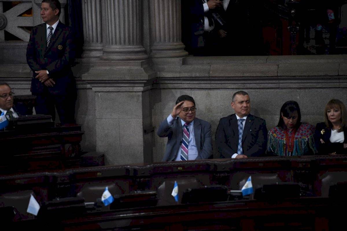 Jordán Rodas levanta la mano al ser aludido por el presidente Morales