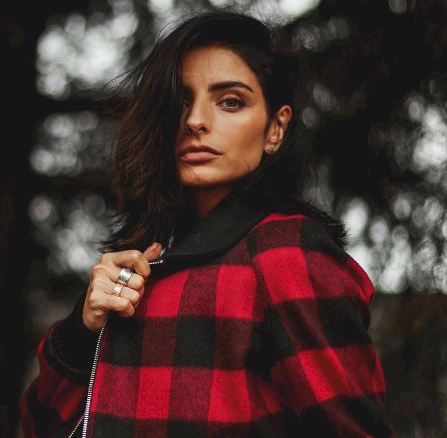 Aislinn Derbez