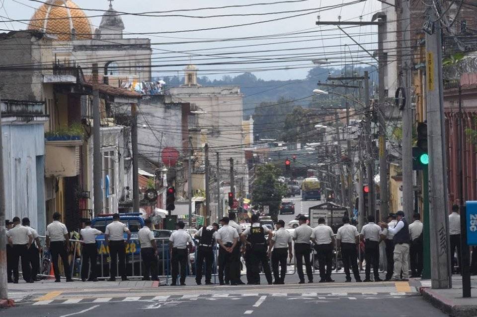 Cierran calles cercanas al Congreso.