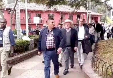 La emberracada de Uribe porque es abucheado en su llegada a La Calera