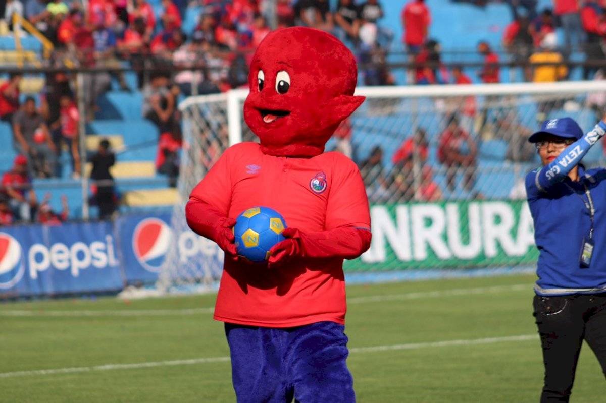 Flamita en el estadio El Trébol
