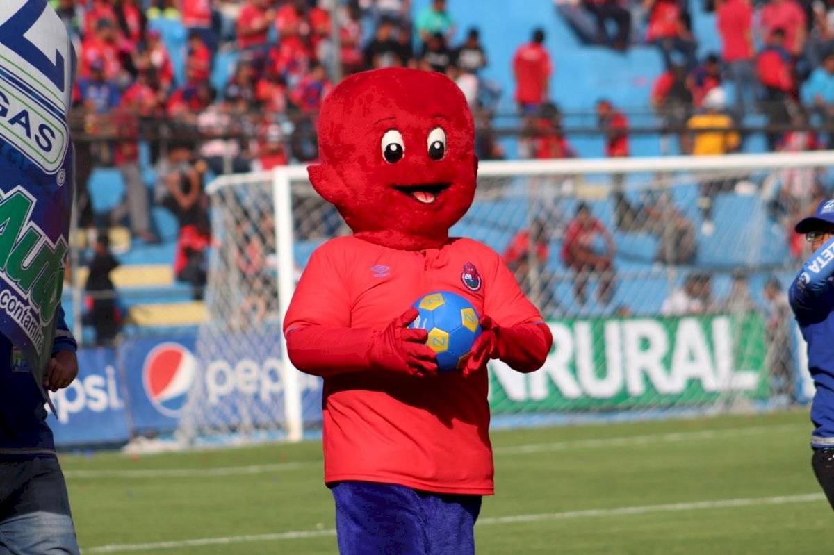 Flamita regresó al estadio Manuel Felipe Carrera
