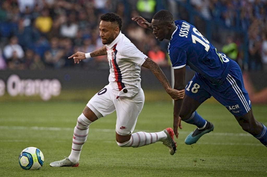 Neymar le da el triunfo al PSG