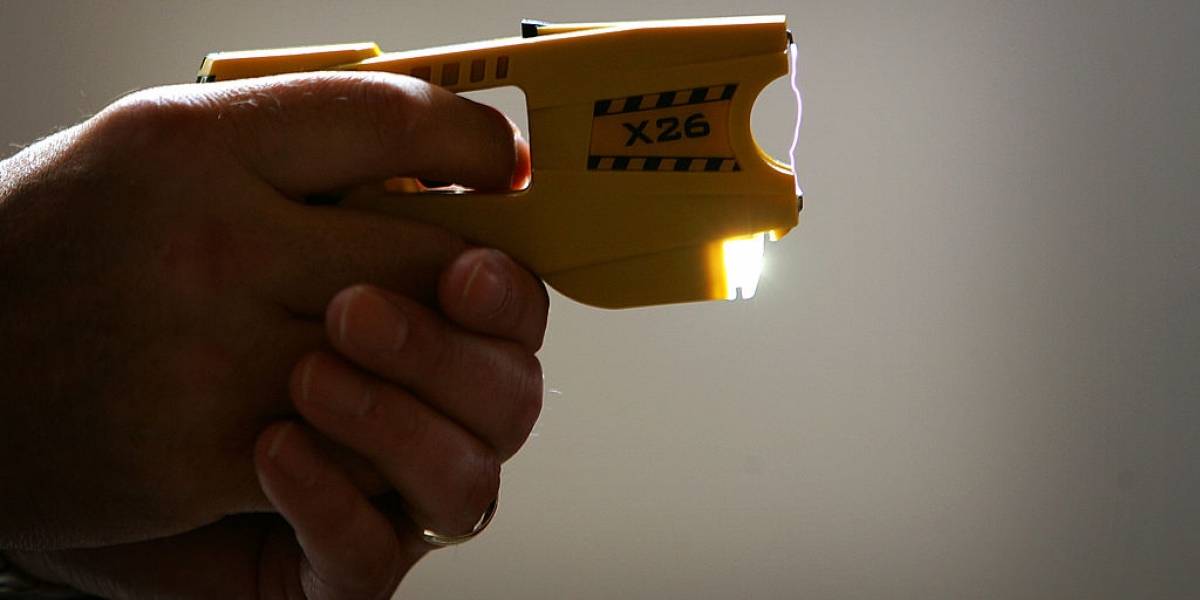 Las pistolas taser llegan a Chile: los carabineros ya pueden utilizarlas