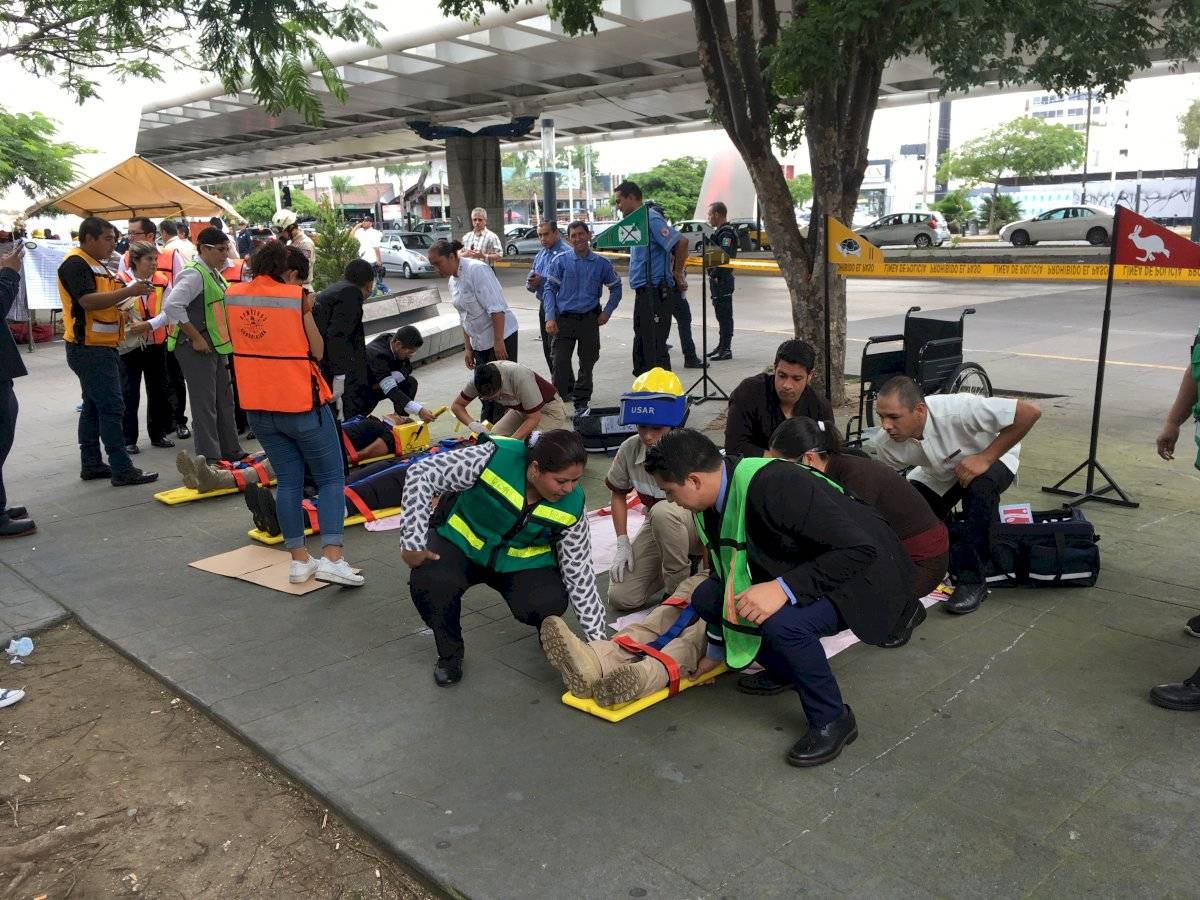 Simulacro en la torre más alta de Guadalajara impresiona a tapatíos