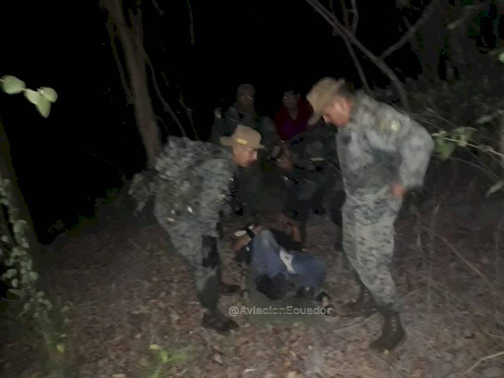 Rescate de ocupantes del helicóptero desaparecido en la isla Santay