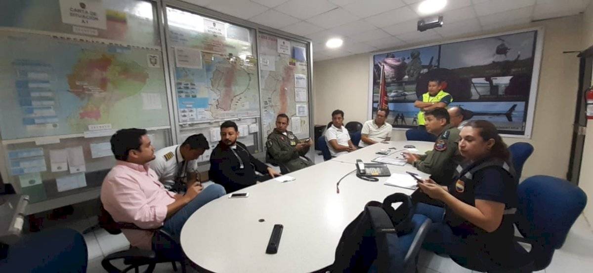 Rescate de ocupantes del helicóptero desaparecido en la isla Santay