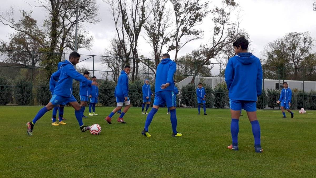 Selección Nacional de Guatemala Sub 17 en entrenamiento en Turquía