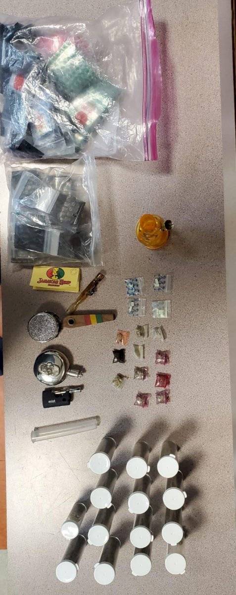 17 culebras y marihuana