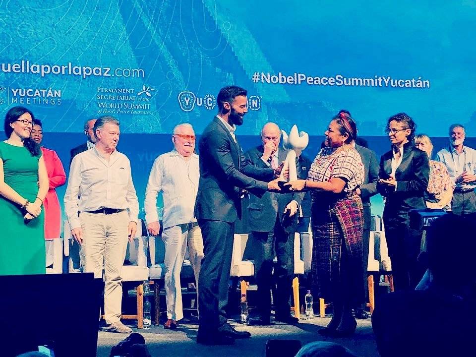 Ricky Martin y Rigoberta Menchú