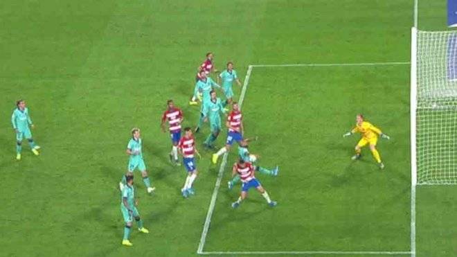 Arturo Vidal y la mano que le significó un penalti a favor del Granada