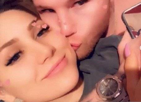Canelo con su novia