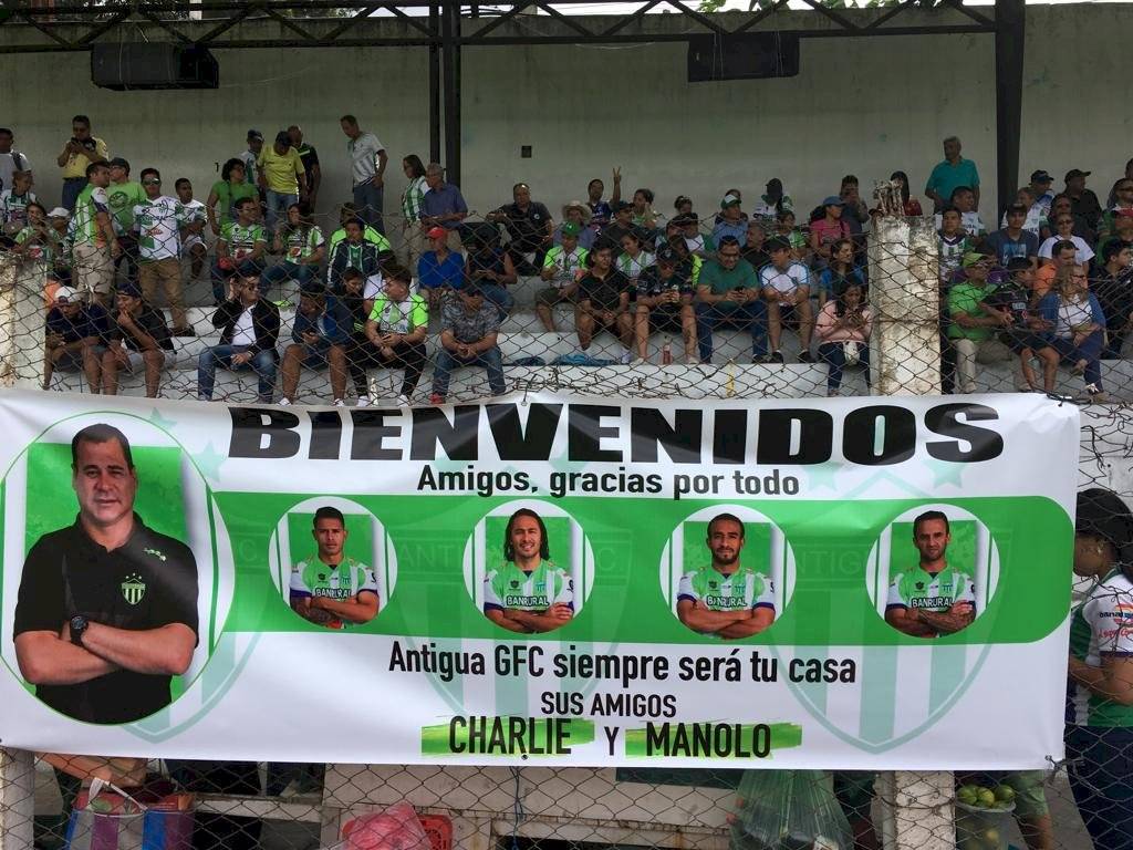 Manta de agradecimiento a jugadores exantigüeños