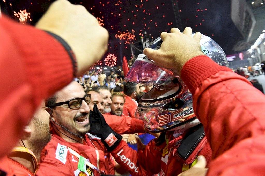 Sebastian Vetel de Ferrari gana en Singapur