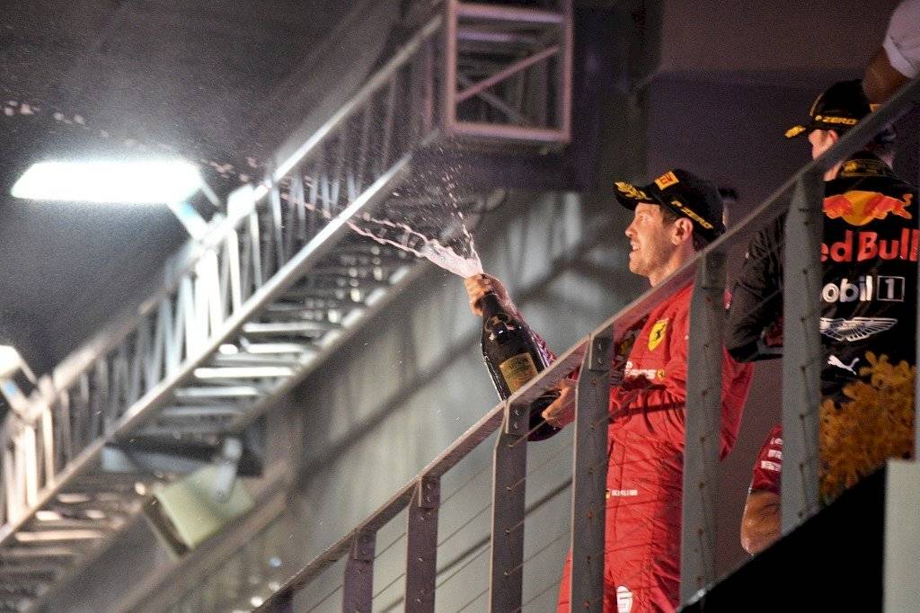 Sebastian Vetel de Ferrari gana en Singapur